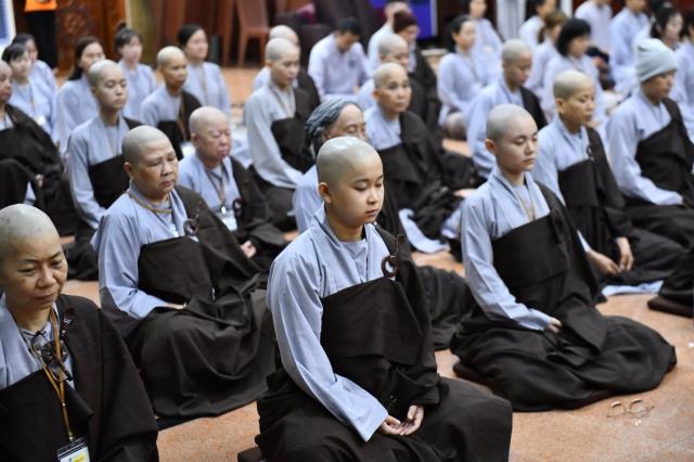 Chùm ảnh: Thời Kinh tối trong khóa tu &quot;Xuất gia gieo duyên&quot; chùa Giác Ngộ, ngày 14/09/2020