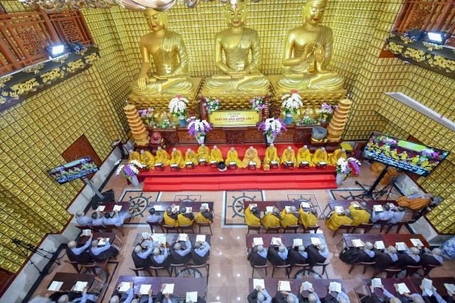 Thời công phu khuya đầu tiên trong khóa tu &quot;Xuất gia gieo duyên&quot; với ba điều ghi nhớ