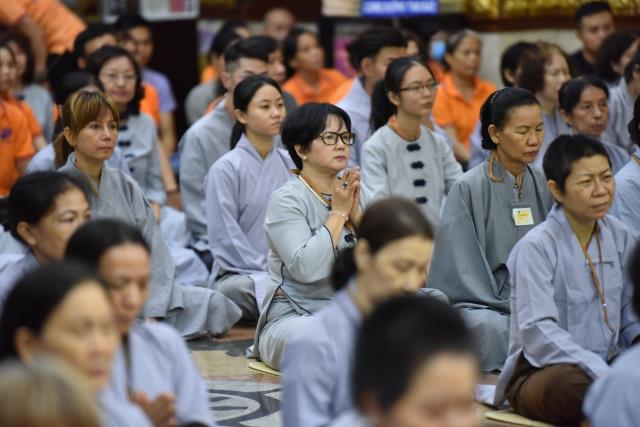 Xúc động giây phút cạo tóc cho gần 100 hành giả trong lễ khai mạc khóa tu &quot;Xuất gia gieo duyên&quot; lần 7 tại chùa Giác Ngộ