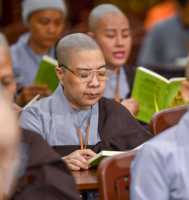 Thời công phu khuya đầu tiên trong khóa tu &quot;Xuất gia gieo duyên&quot; với ba điều ghi nhớ