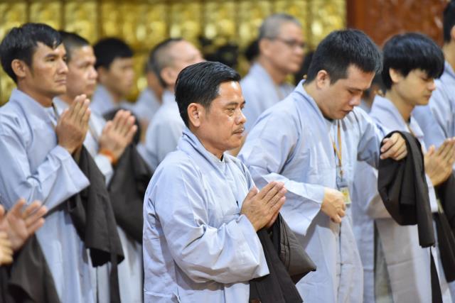 Xúc động giây phút cạo tóc cho gần 100 hành giả trong lễ khai mạc khóa tu &quot;Xuất gia gieo duyên&quot; lần 7 tại chùa Giác Ngộ