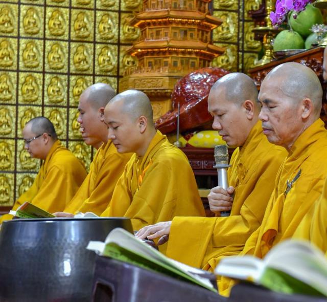 Thời công phu khuya đầu tiên trong khóa tu &quot;Xuất gia gieo duyên&quot; với ba điều ghi nhớ