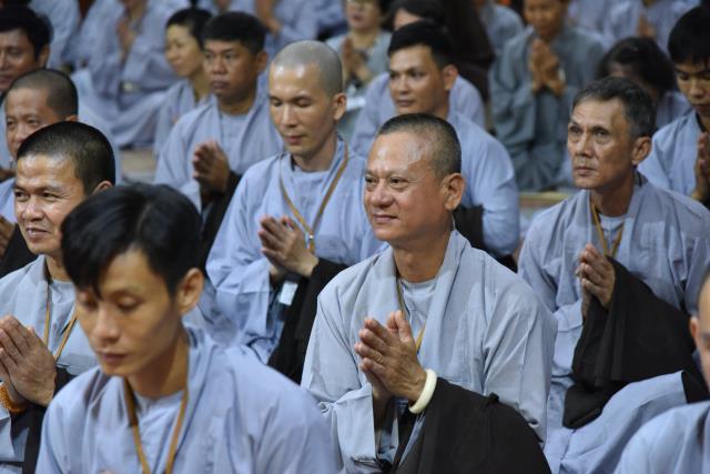 Xúc động giây phút cạo tóc cho gần 100 hành giả trong lễ khai mạc khóa tu &quot;Xuất gia gieo duyên&quot; lần 7 tại chùa Giác Ngộ