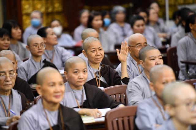 TT. Nhật Từ giúp hành giả tháo gỡ những hoài nghi trong khóa tu &quot;Xuất gia gieo duyên&quot;