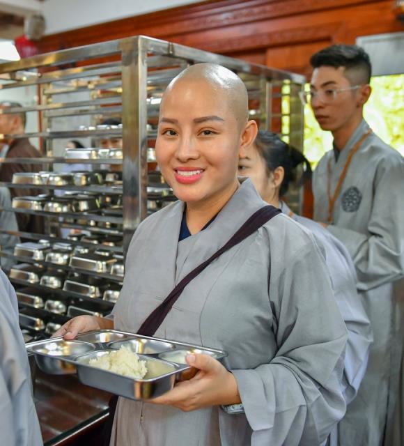 Chùm ảnh: Ăn cơm trong chánh niệm chiều ngày 14/09/2020