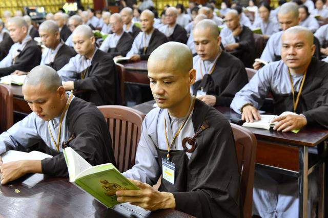Chùm ảnh: Thời Kinh tối trong khóa tu &quot;Xuất gia gieo duyên&quot; chùa Giác Ngộ, ngày 14/09/2020