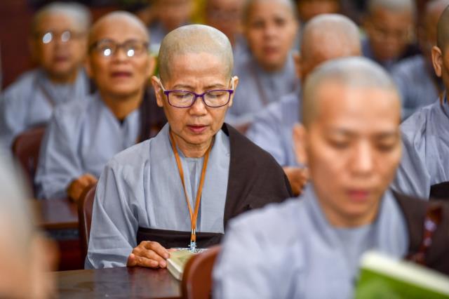 Thời công phu khuya đầu tiên trong khóa tu &quot;Xuất gia gieo duyên&quot; với ba điều ghi nhớ