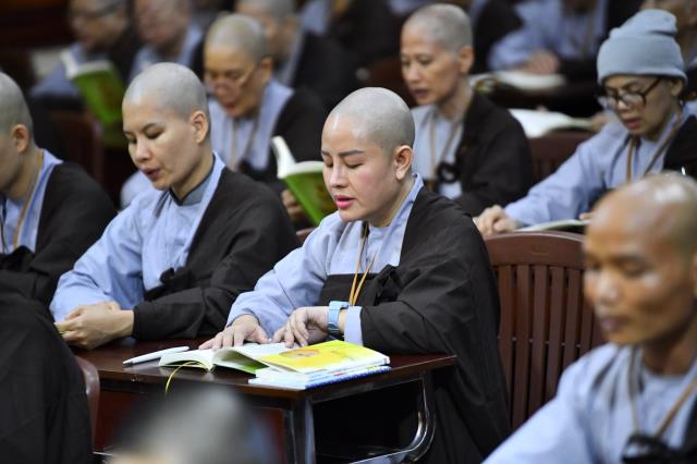 Chùm ảnh: Thời Kinh tối trong khóa tu &quot;Xuất gia gieo duyên&quot; chùa Giác Ngộ, ngày 14/09/2020