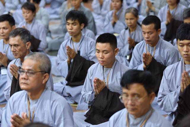 Xúc động giây phút cạo tóc cho gần 100 hành giả trong lễ khai mạc khóa tu &quot;Xuất gia gieo duyên&quot; lần 7 tại chùa Giác Ngộ