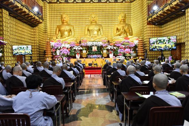 Chùm ảnh: Buổi công phu sáng và ngồi thiền ngày 16/09/2020