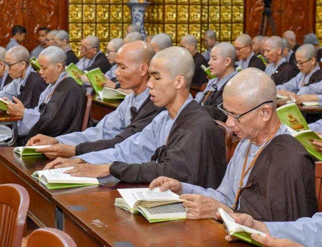 Chùm ảnh: Tụng Kinh và ngồi thiền tối ngày 15/09/2020