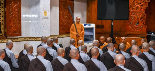 Chùm ảnh: Tụng Kinh và ngồi thiền tối ngày 15/09/2020