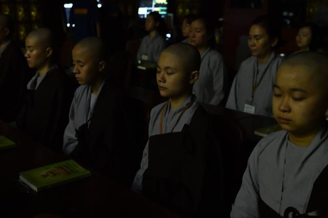 Chùm ảnh: Buổi công phu sáng và ngồi thiền ngày 16/09/2020