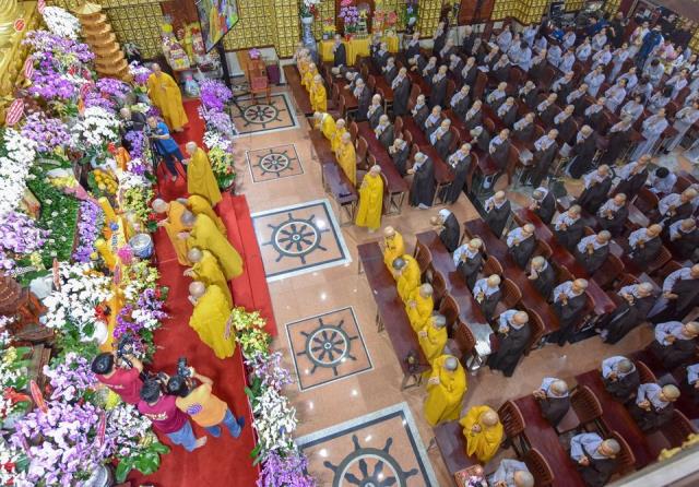 HT. Thích Thiện Nhơn viếng thăm và thắp hương tưởng niệm cố HT. Thích Thiện Huệ