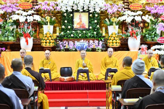 Chùm ảnh: Buổi công phu sáng và ngồi thiền ngày 16/09/2020
