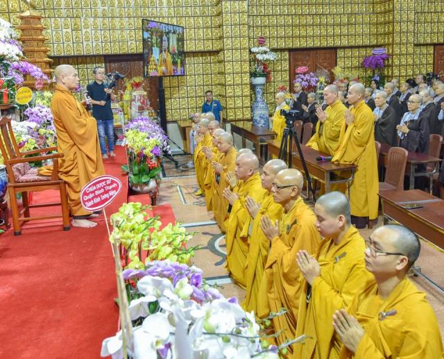 HT. Thích Thiện Nhơn viếng thăm và thắp hương tưởng niệm cố HT. Thích Thiện Huệ