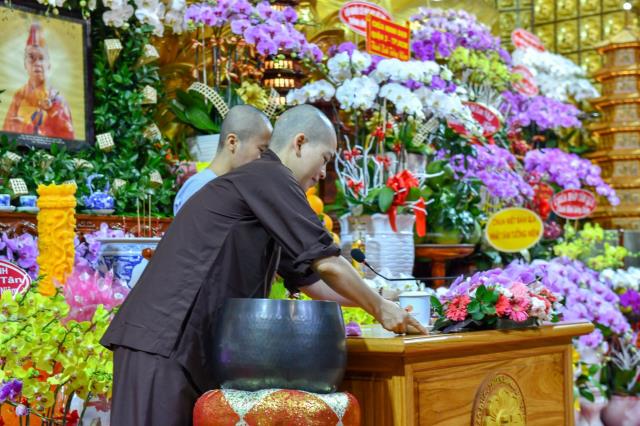 Chùm ảnh: Ăn trong chánh niệm và chấp tác ngày 18/09/2020