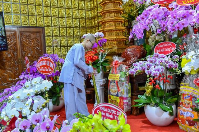 Chùm ảnh: Ăn trong chánh niệm và chấp tác ngày 18/09/2020