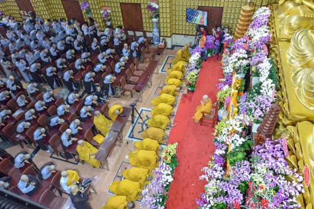 HT. Thích Thiện Nhơn viếng thăm và thắp hương tưởng niệm cố HT. Thích Thiện Huệ