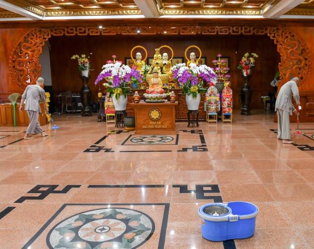 Chùm ảnh: Ăn trong chánh niệm và chấp tác ngày 18/09/2020