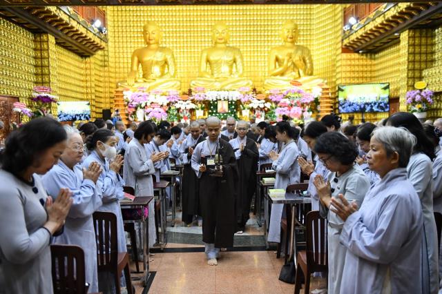 TT. Nhật Từ giúp hành giả tháo gỡ những hoài nghi trong khóa tu &quot;Xuất gia gieo duyên&quot;