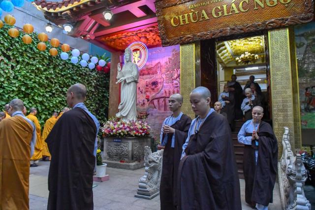 Chùm ảnh: Ăn trong chánh niệm và chấp tác ngày 18/09/2020