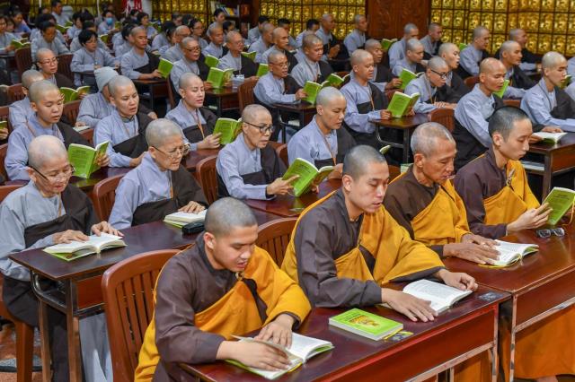 Chùm ảnh: Tụng Kinh và ngồi thiền tối ngày 15/09/2020