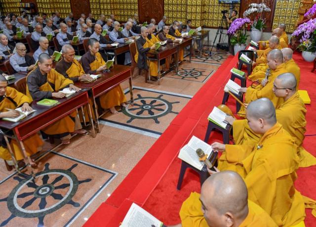 Chùm ảnh: Tụng Kinh và ngồi thiền tối ngày 15/09/2020