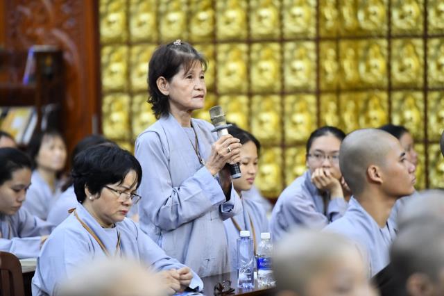 TT. Nhật Từ giúp hành giả tháo gỡ những hoài nghi trong khóa tu &quot;Xuất gia gieo duyên&quot;