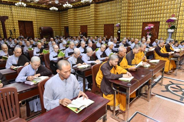 Chùm ảnh: Buổi công phu sáng và ngồi thiền ngày 16/09/2020