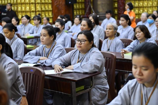 TT. Nhật Từ giúp hành giả tháo gỡ những hoài nghi trong khóa tu &quot;Xuất gia gieo duyên&quot;