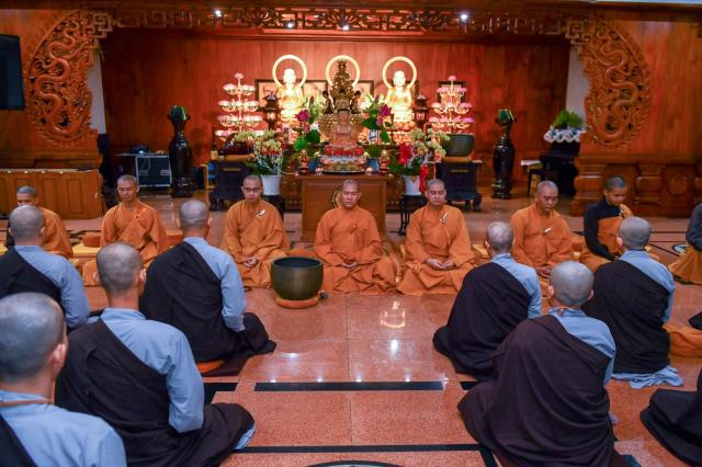 Chùm ảnh: Tụng Kinh và ngồi thiền tối ngày 15/09/2020