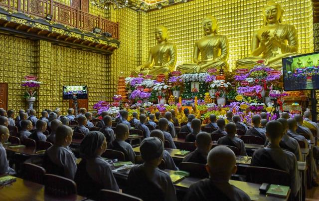 Chùm ảnh: Tụng Kinh và tọa thiền sáng 18/09/2020