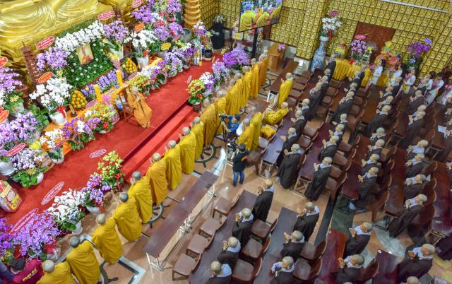 HT. Thích Thiện Nhơn viếng thăm và thắp hương tưởng niệm cố HT. Thích Thiện Huệ