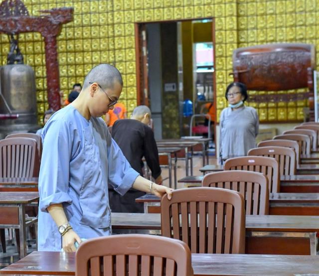 Chùm ảnh: Ăn trong chánh niệm và chấp tác ngày 18/09/2020