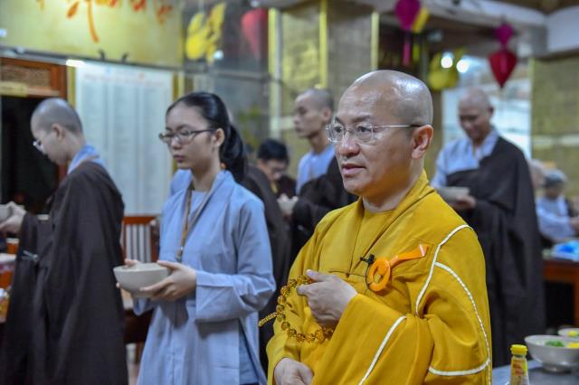 Chùm ảnh: Ăn trong chánh niệm và chấp tác ngày 18/09/2020