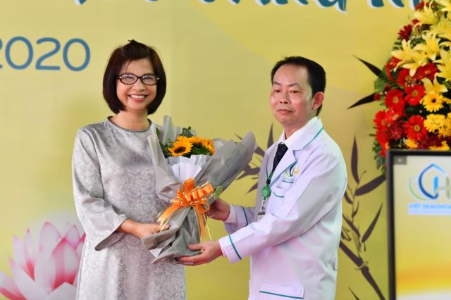 TT. Nhật Từ thuyết giảng nhân Lễ trao tặng 250 thẻ BHYT đến chư Tôn đức Tăng Ni