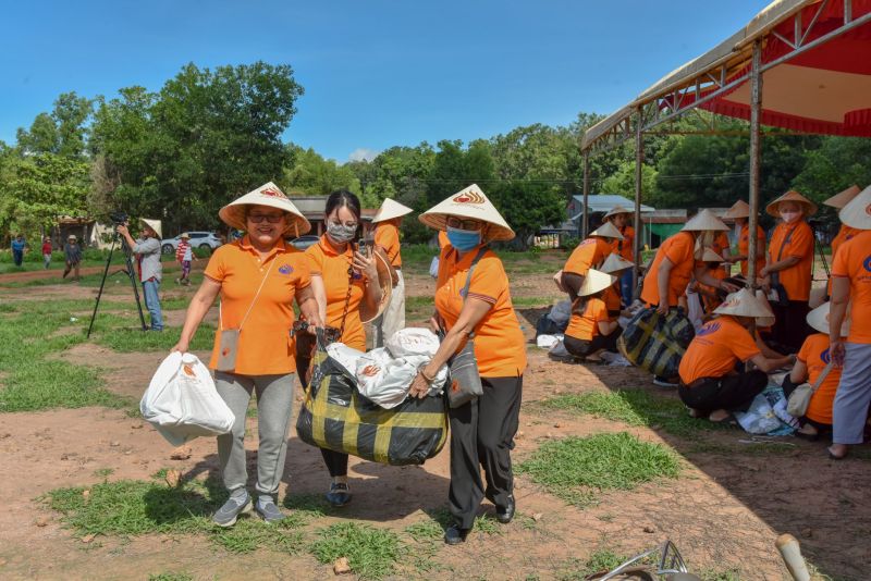 Quỹ Đạo Phật Ngày Nay Tặng Quà Cho 200 Trẻ Em &amp; 183 Hộ Gia Đình “Tổ Ấm Từ Bi” Tại Tây Ninh