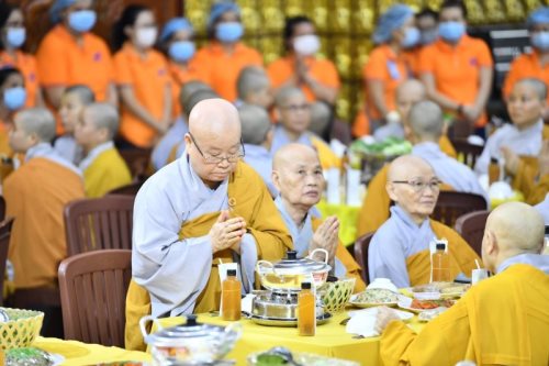 Quỹ Đạo Phật Ngày Nay Cúng Dường Trai Tăng Nhân Lễ Húy Kỵ Lần Thứ 28 Cố Ht. Thích Thiện Huệ – Viện Chủ Chùa Giác Ngộ