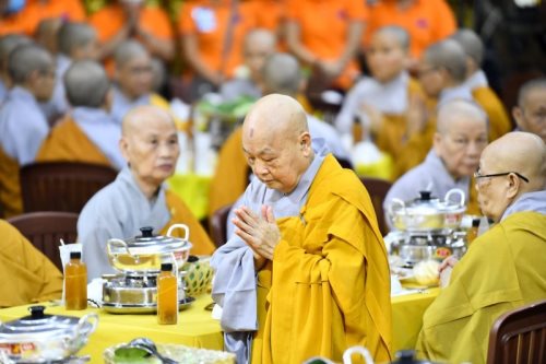 Quỹ Đạo Phật Ngày Nay Cúng Dường Trai Tăng Nhân Lễ Húy Kỵ Lần Thứ 28 Cố Ht. Thích Thiện Huệ – Viện Chủ Chùa Giác Ngộ