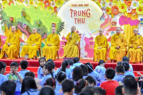 Tết Trông Trăng Tràn Ngập Yêu Thương Tại Chùa Giác Ngộ
