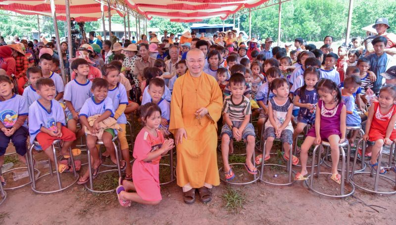 Quỹ Đạo Phật Ngày Nay Tặng Quà Cho 200 Trẻ Em &amp; 183 Hộ Gia Đình “Tổ Ấm Từ Bi” Tại Tây Ninh