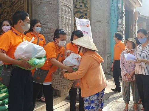 Vu Lan Ấm Áp: Quỹ ĐPNN Trao Tặng 300 Phần Quà Cho Người Có Hoàn Cảnh Khó Khăn