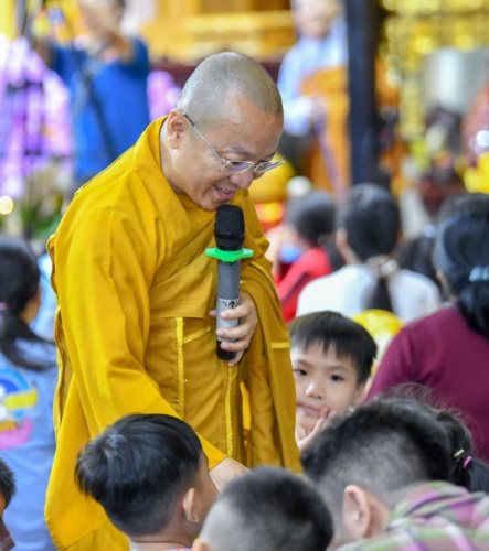 Tết Trông Trăng Tràn Ngập Yêu Thương Tại Chùa Giác Ngộ