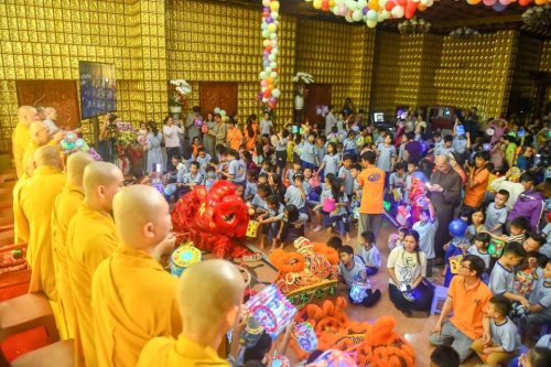 Tết Trông Trăng Tràn Ngập Yêu Thương Tại Chùa Giác Ngộ
