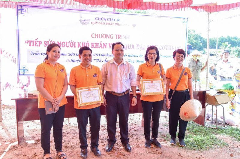 Quỹ Đạo Phật Ngày Nay Tặng Quà Cho 200 Trẻ Em &amp; 183 Hộ Gia Đình “Tổ Ấm Từ Bi” Tại Tây Ninh