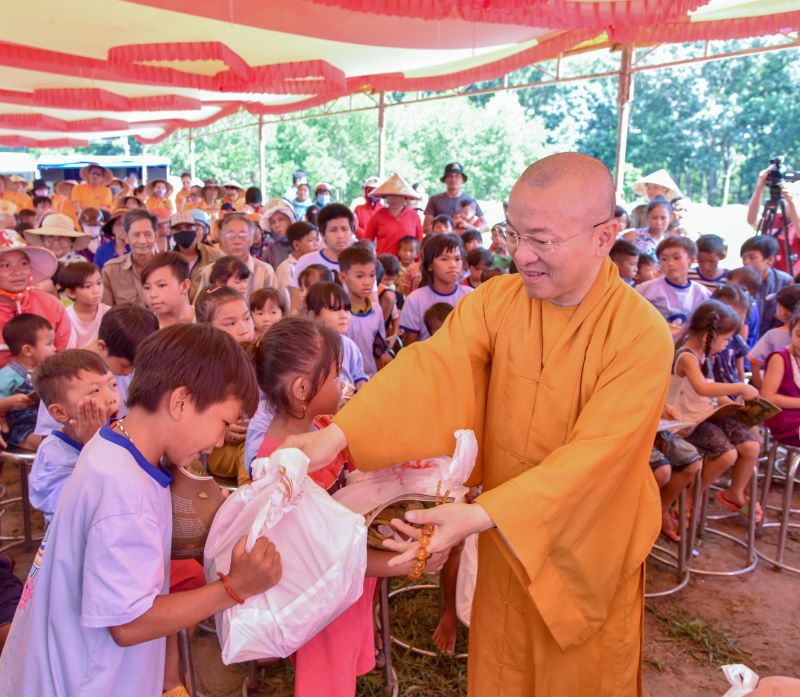 Quỹ Đạo Phật Ngày Nay Tặng Quà Cho 200 Trẻ Em &amp; 183 Hộ Gia Đình “Tổ Ấm Từ Bi” Tại Tây Ninh
