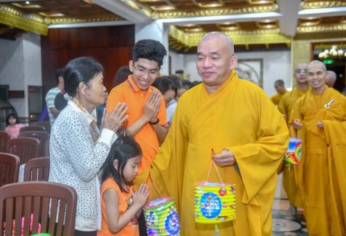 Tết Trông Trăng Tràn Ngập Yêu Thương Tại Chùa Giác Ngộ
