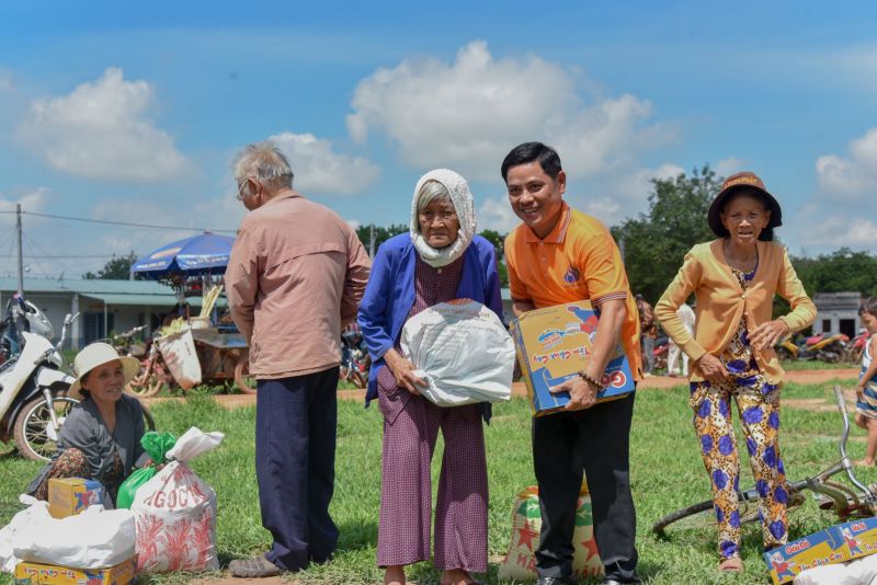 Quỹ Đạo Phật Ngày Nay Tặng Quà Cho 200 Trẻ Em &amp; 183 Hộ Gia Đình “Tổ Ấm Từ Bi” Tại Tây Ninh