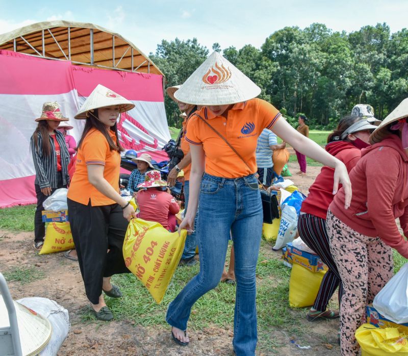 Quỹ Đạo Phật Ngày Nay Tặng Quà Cho 200 Trẻ Em &amp; 183 Hộ Gia Đình “Tổ Ấm Từ Bi” Tại Tây Ninh
